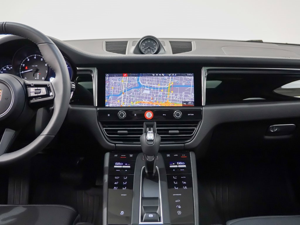 Certified 2025 Porsche Macan image 21