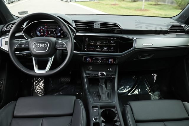 Used 2025 Audi Q3 2.0T Premium w/ Convenience Package AWD/4WD image 26