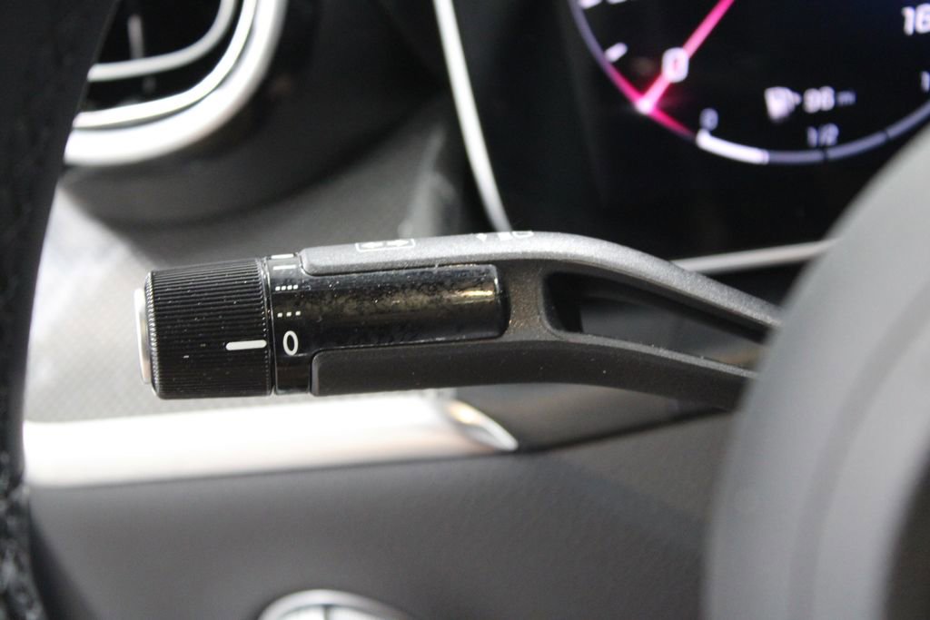 Used 2024 Mercedes-Benz GLC 300 4MATIC image 36