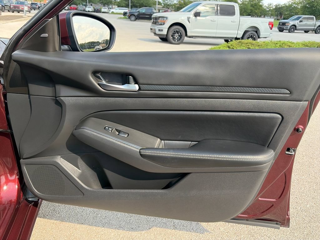 Used 2024 Nissan Altima 2.5 SV w/ SV Premium Package FWD image 9