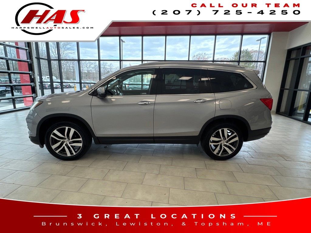 Used 2017 Honda Pilot Touring image 2