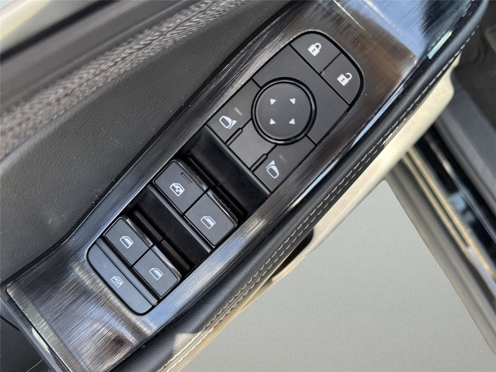 Used 2023 Nissan Rogue SV FWD image 18