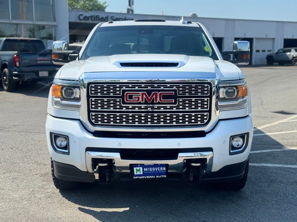 Used 2019 GMC Sierra 2500 Denali w/ Duramax Plus Package AWD/4WD image 8