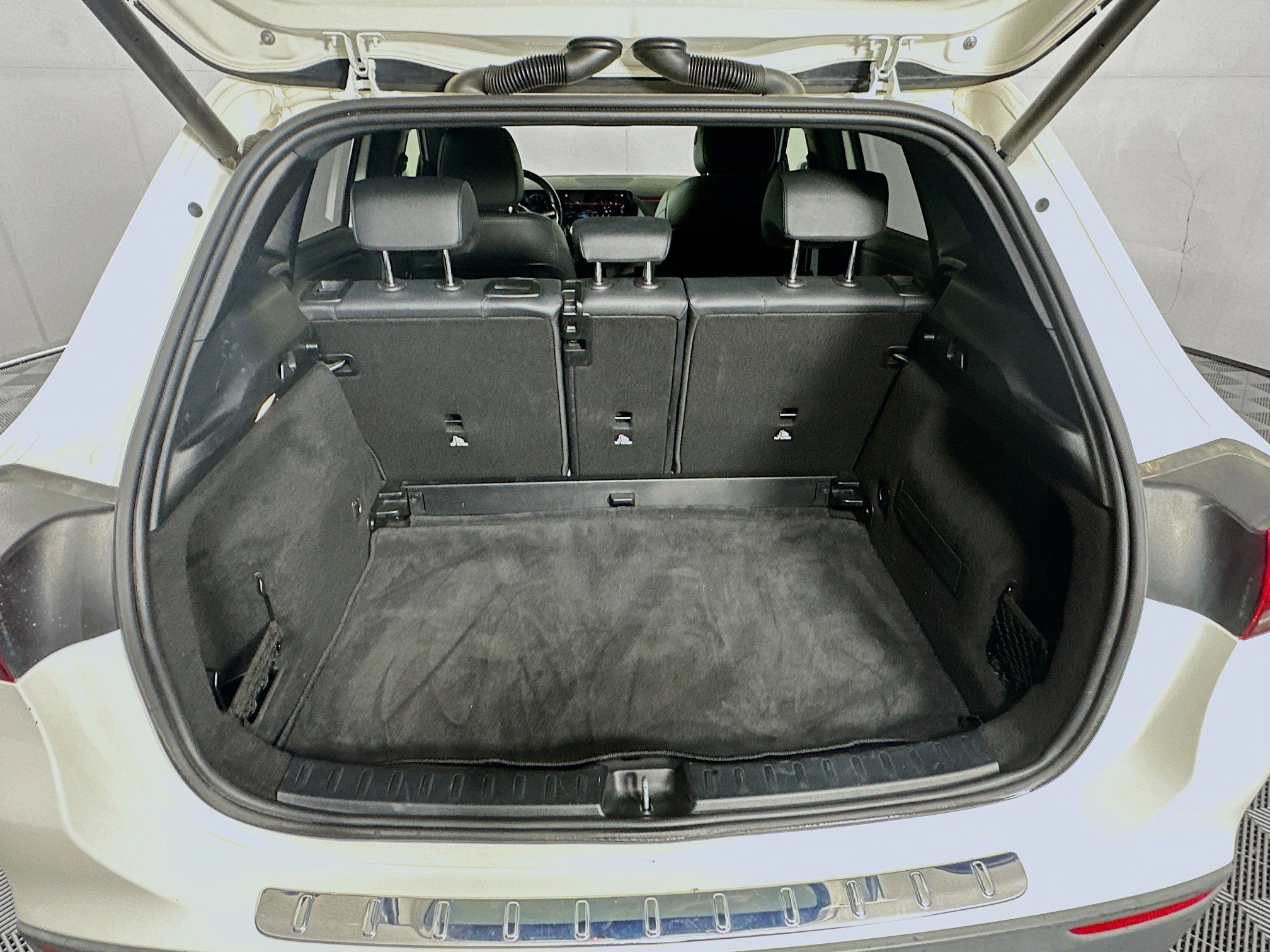 Used 2023 Mercedes-Benz GLA 250 4MATIC w/ Premium Package image 30