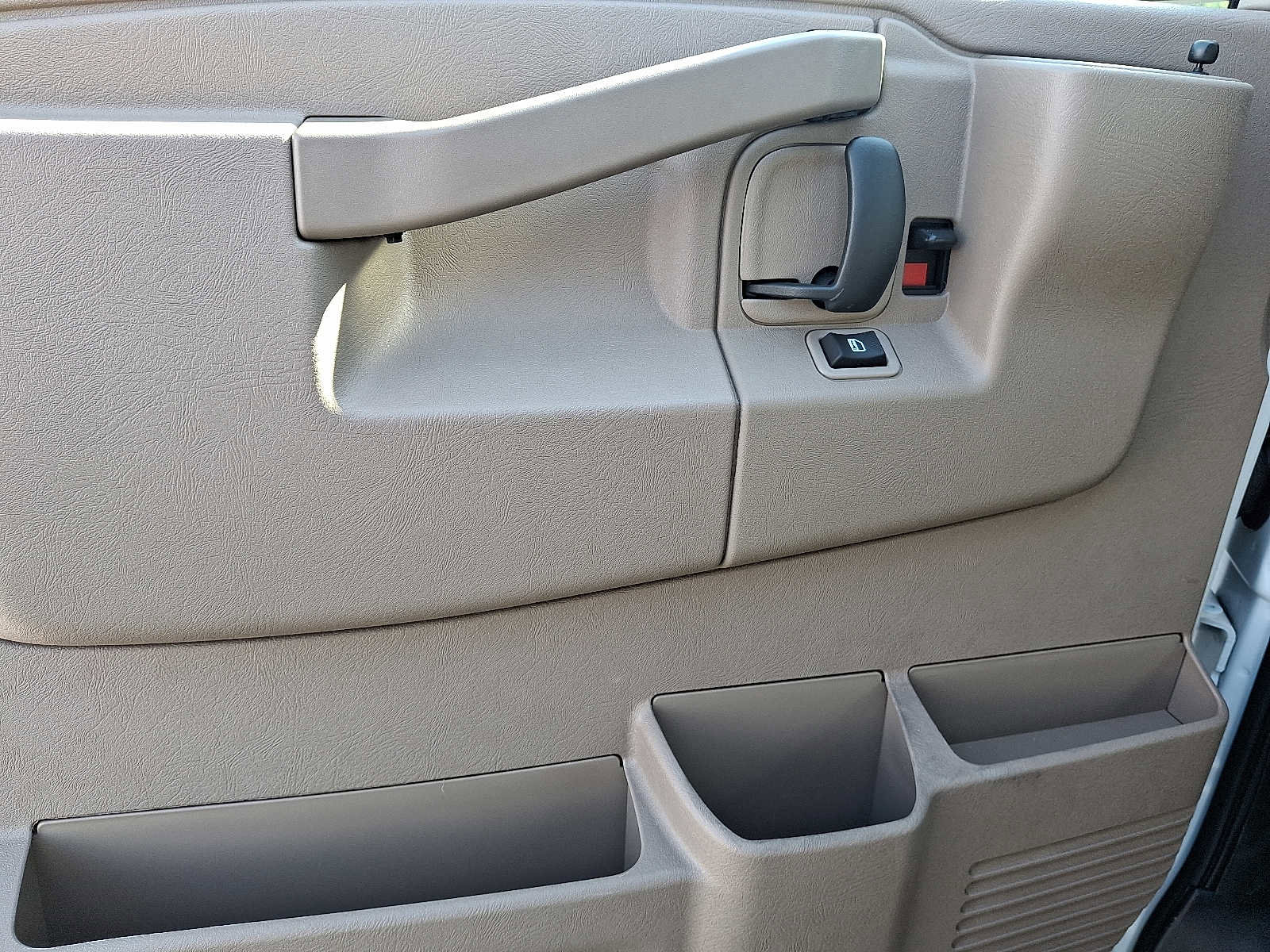 New 2025 GMC Savana 3500 w/ Driver Convenience Package image 9