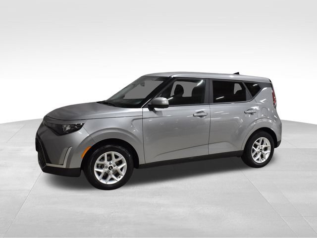 Used 2025 Kia Soul LX w/ LX Technology Package FWD image 4