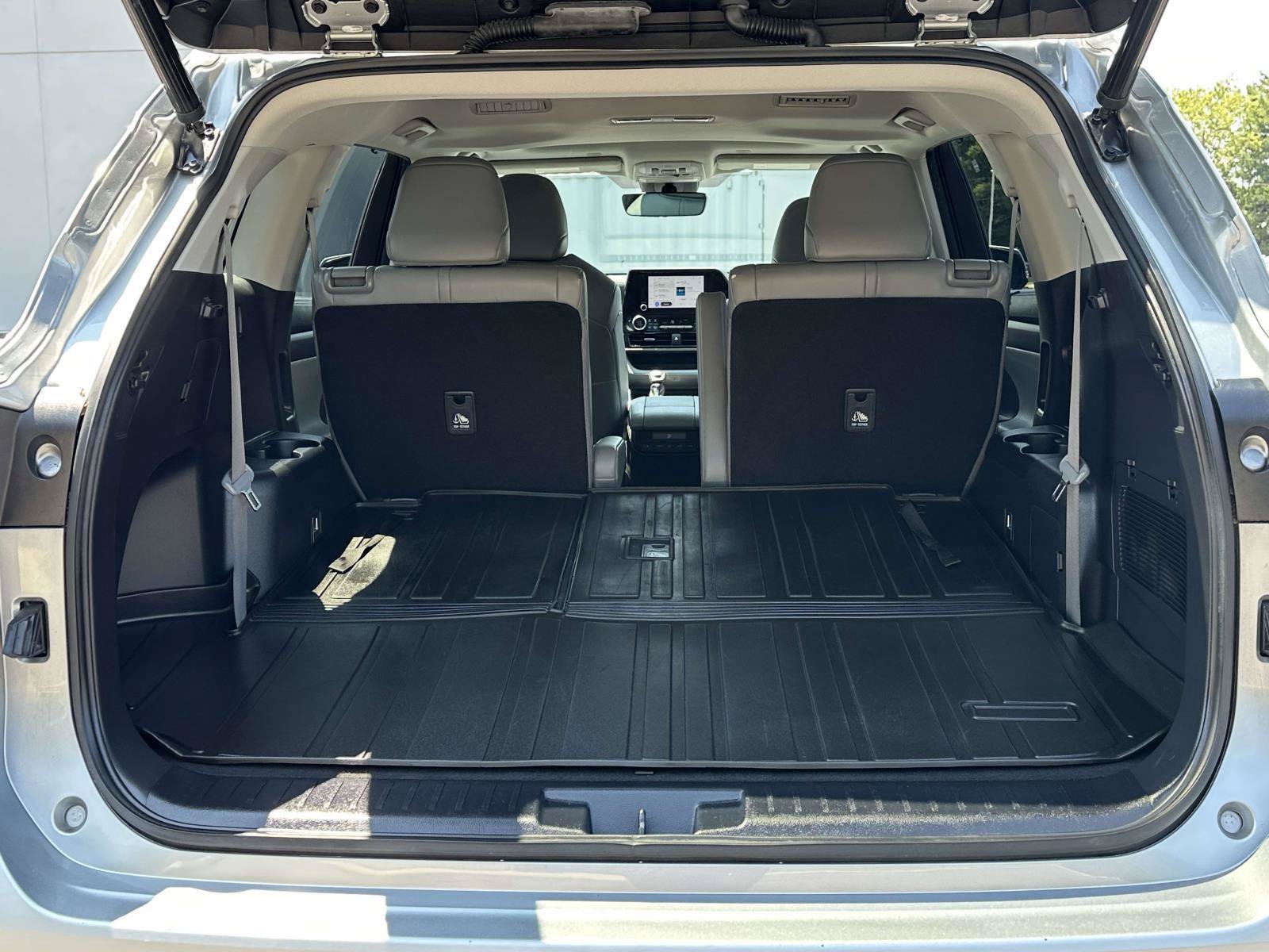 Used 2023 Toyota Highlander XLE FWD image 8