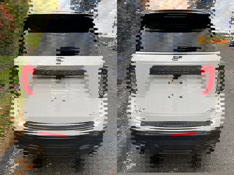 Certified 2022 Ford Explorer XLT w/ Equipment Group 202A image 8