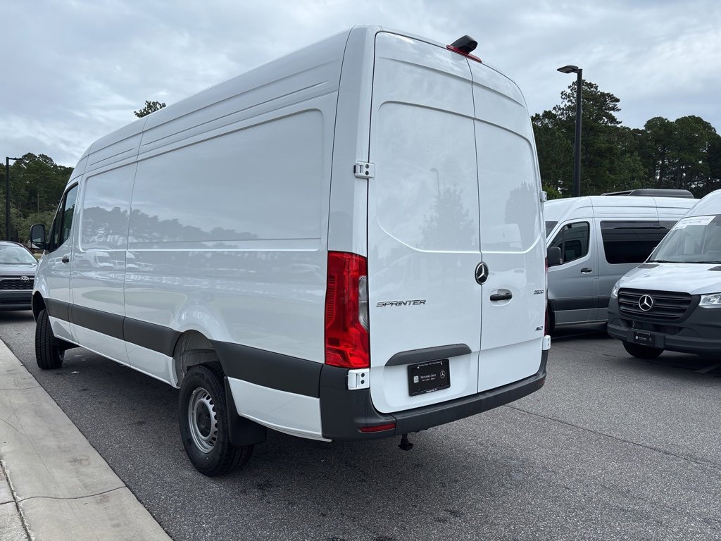 Used 2024 Mercedes-Benz Sprinter 2500 image 5