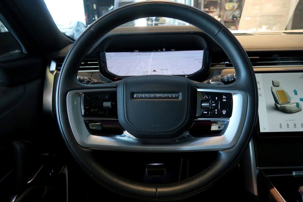 Used 2025 Land Rover Range Rover SE AWD/4WD image 14
