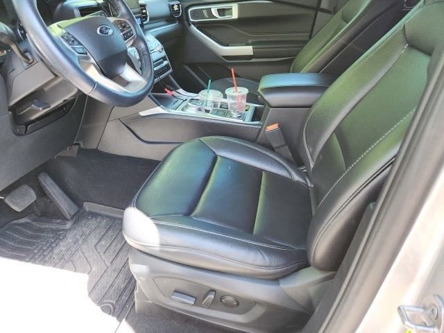 Used 2020 Ford Explorer XLT w/ Equipment Group 202A image 6
