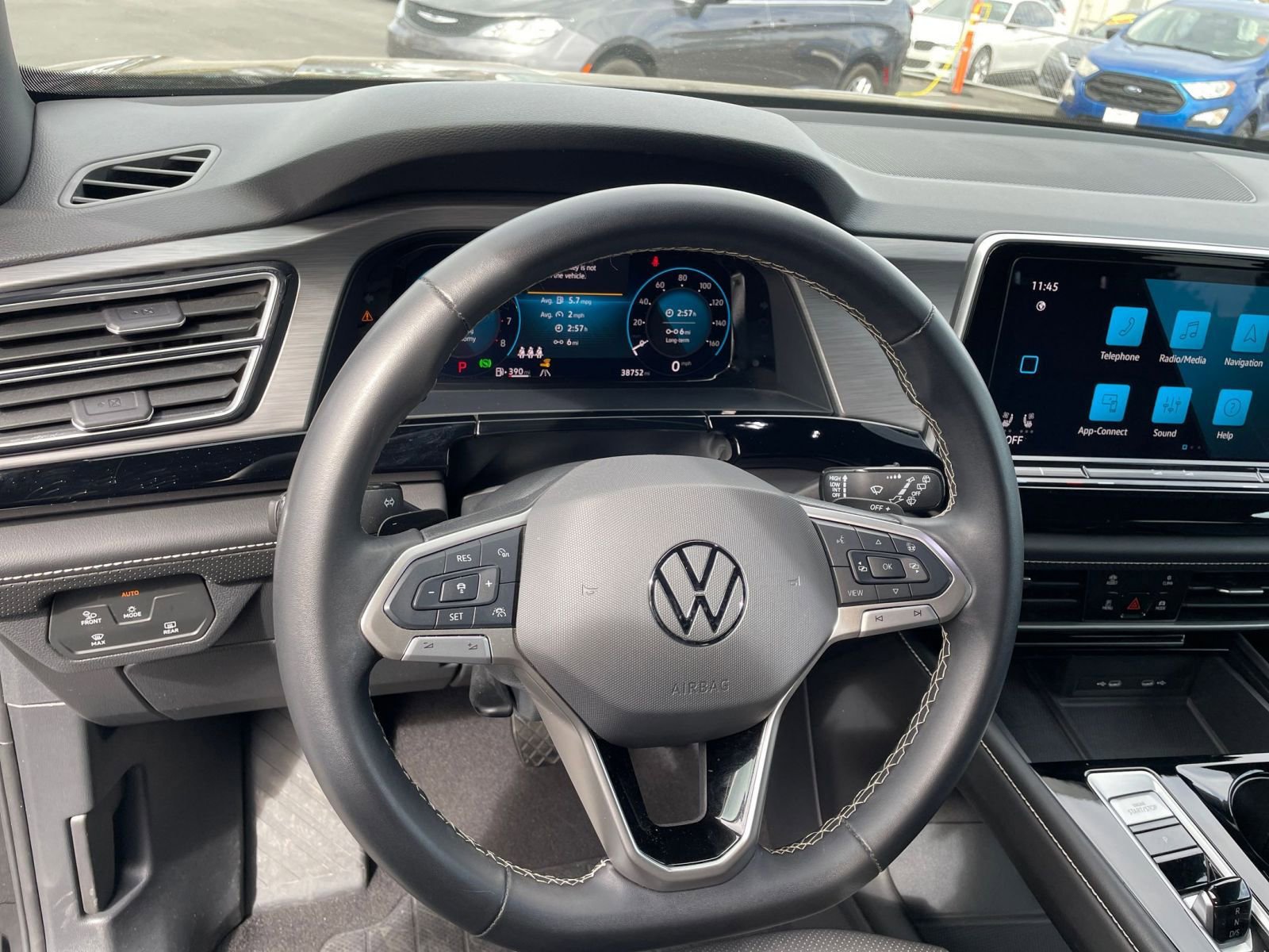 Used 2024 Volkswagen Atlas Cross Sport SE image 30