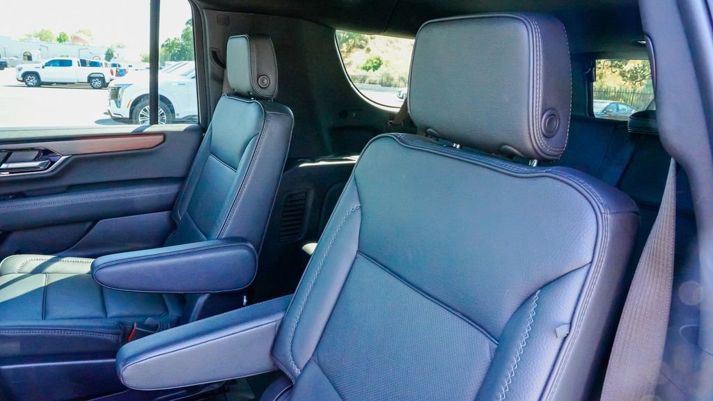 Used 2025 GMC Yukon XL Denali AWD/4WD image 13