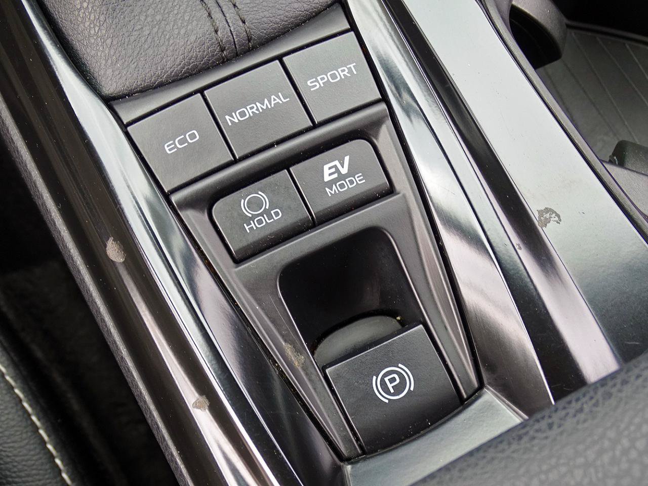 Used 2025 Toyota Camry SE w/ Convenience Package FWD image 36