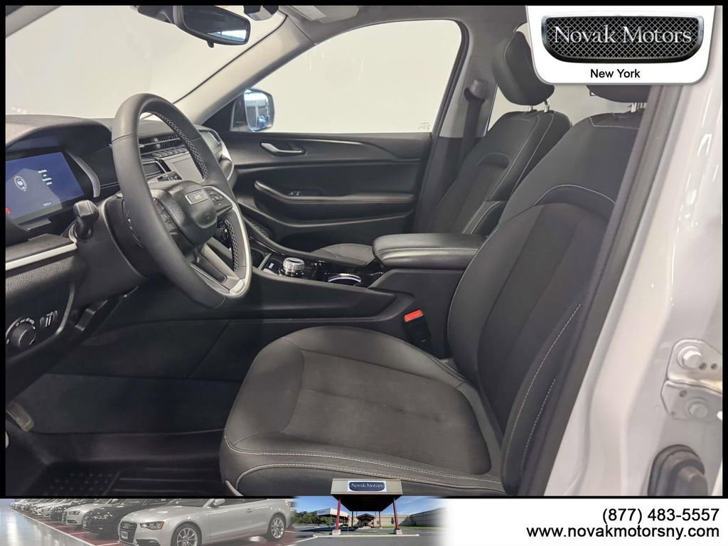 Used 2023 Jeep Grand Cherokee L Laredo w/ Luxury Tech Group I AWD/4WD image 12