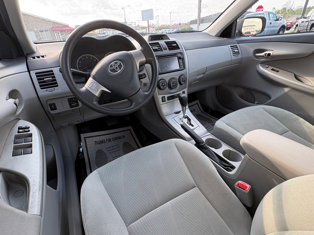 Used 2013 Toyota Corolla LE FWD image 10