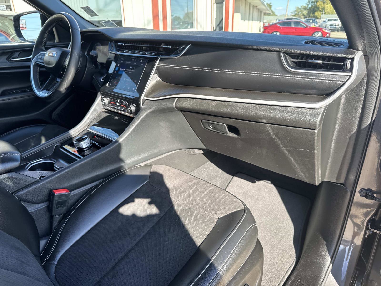 Used 2024 Jeep Grand Cherokee L Altitude image 12