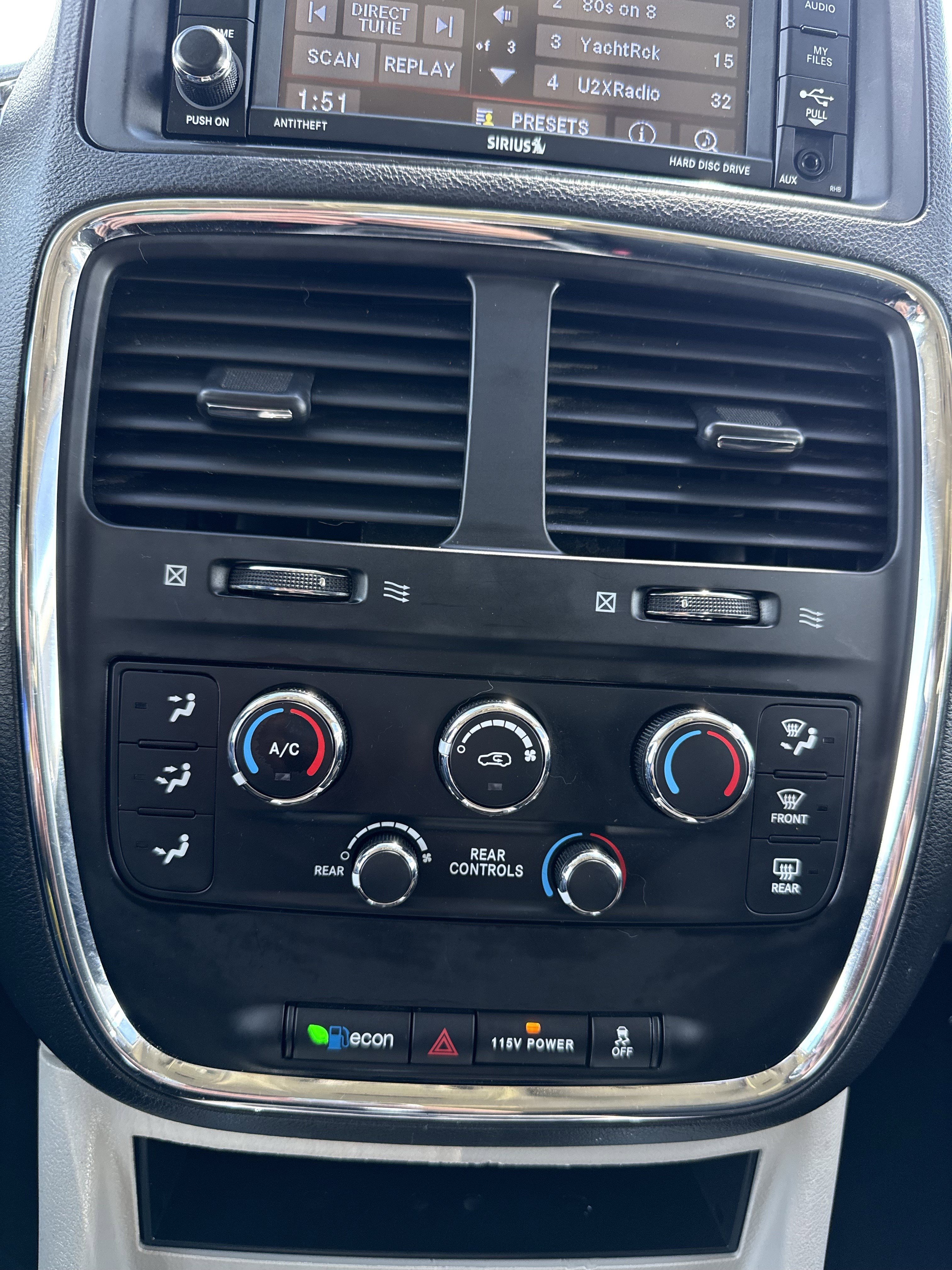 Used 2015 Dodge Grand Caravan SXT w/ UConnect Hands-Free Group image 31