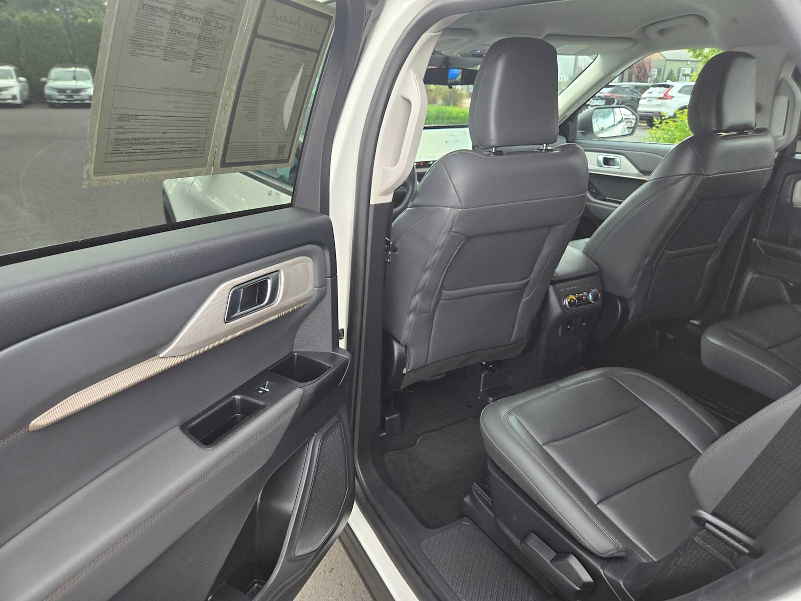Used 2025 Ford Explorer Active w/ Active Comfort Package RWD image 16