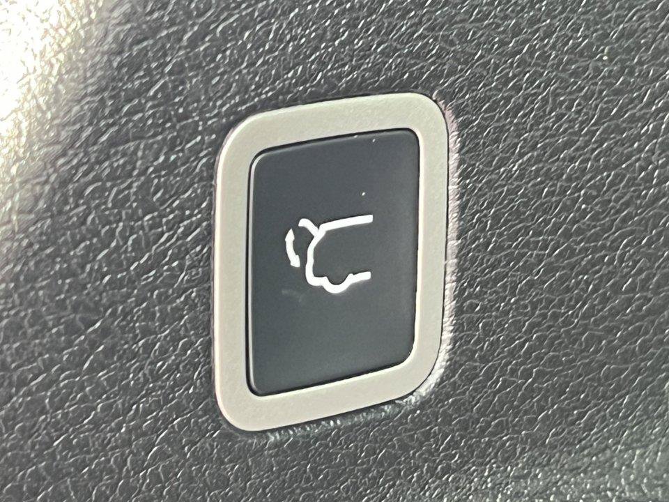 Used 2026 Chrysler Pacifica Limited FWD image 38