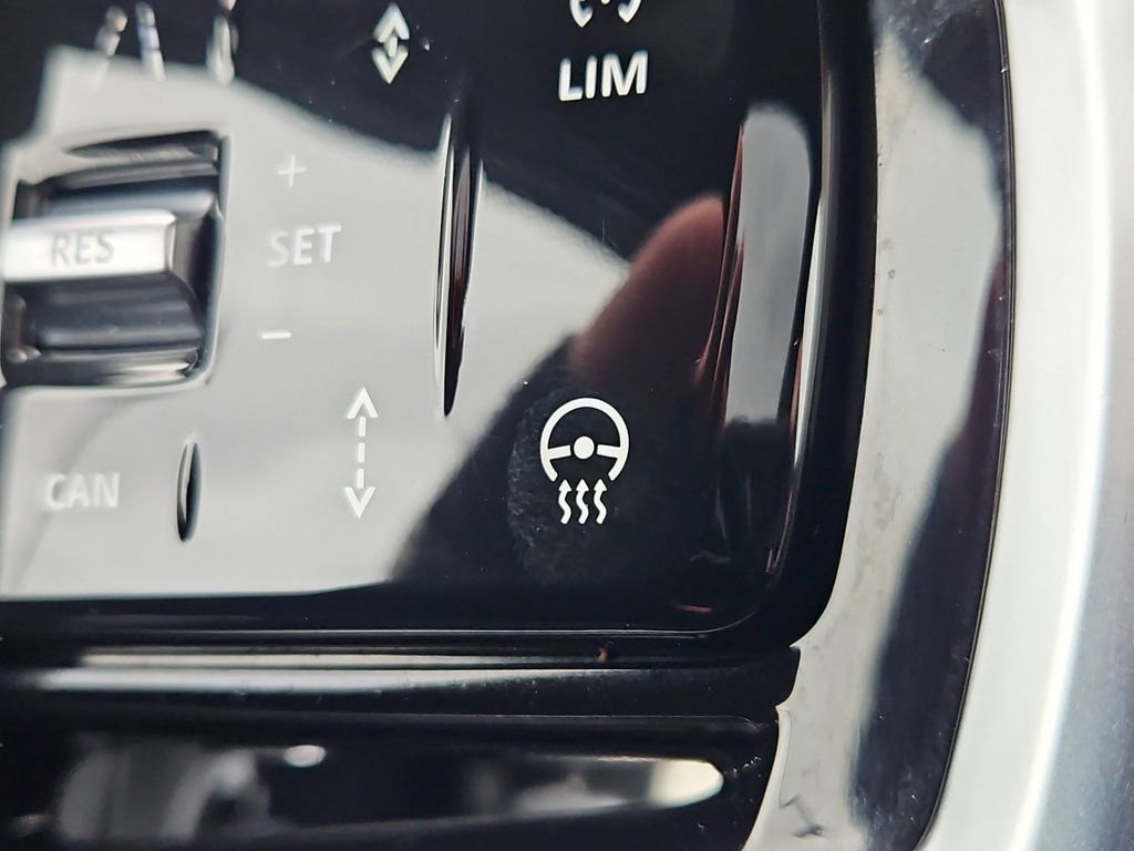 Used 2024 Land Rover Discovery Sport Dynamic SE image 23