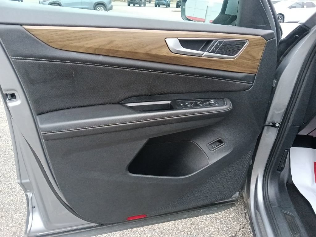 Used 2024 Volkswagen Atlas SE image 11