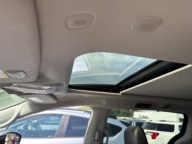 Used 2023 Chrysler Pacifica Limited FWD image 13