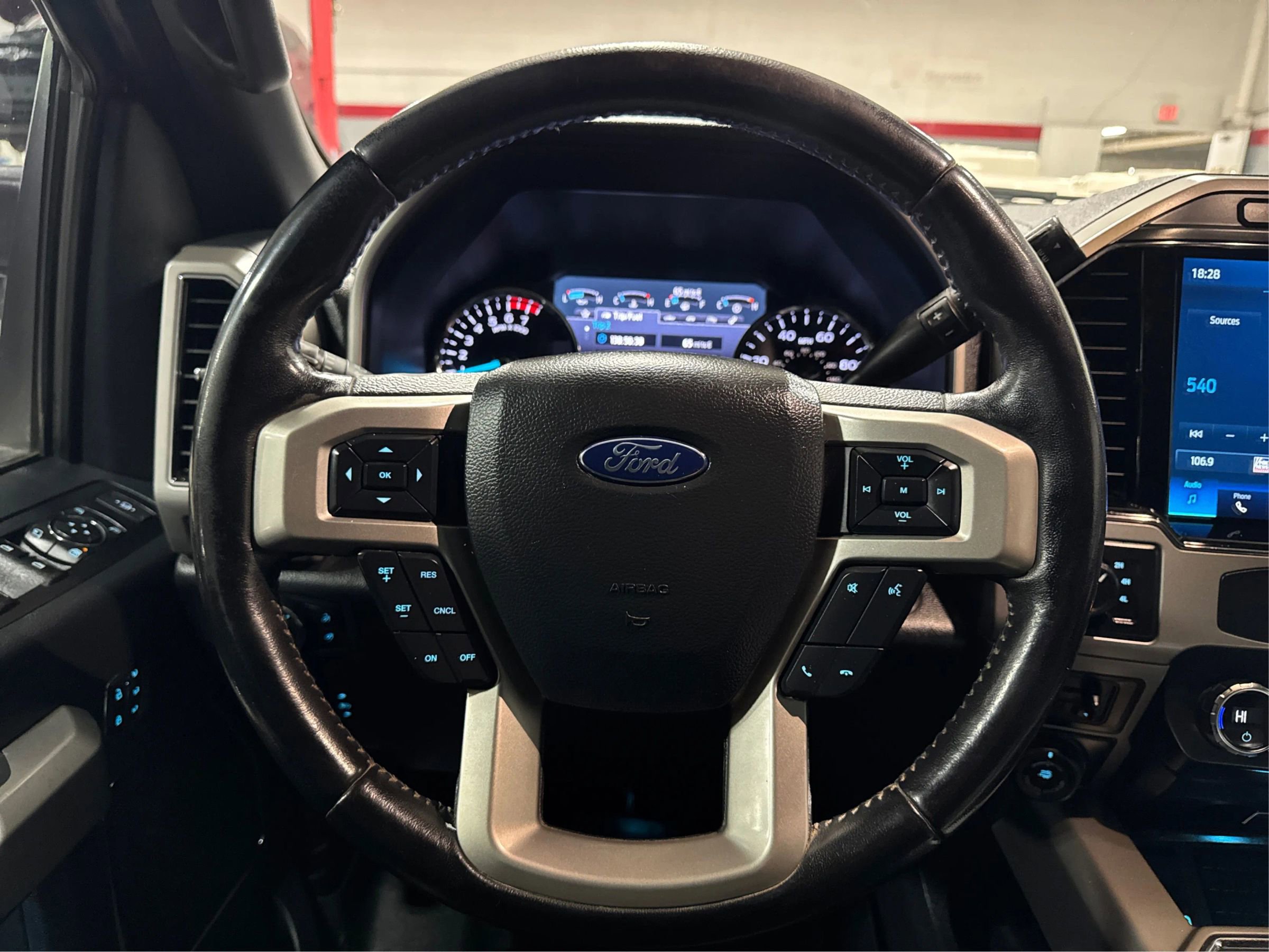 Used 2022 Ford F350 Lariat w/ Black Appearance Package image 22