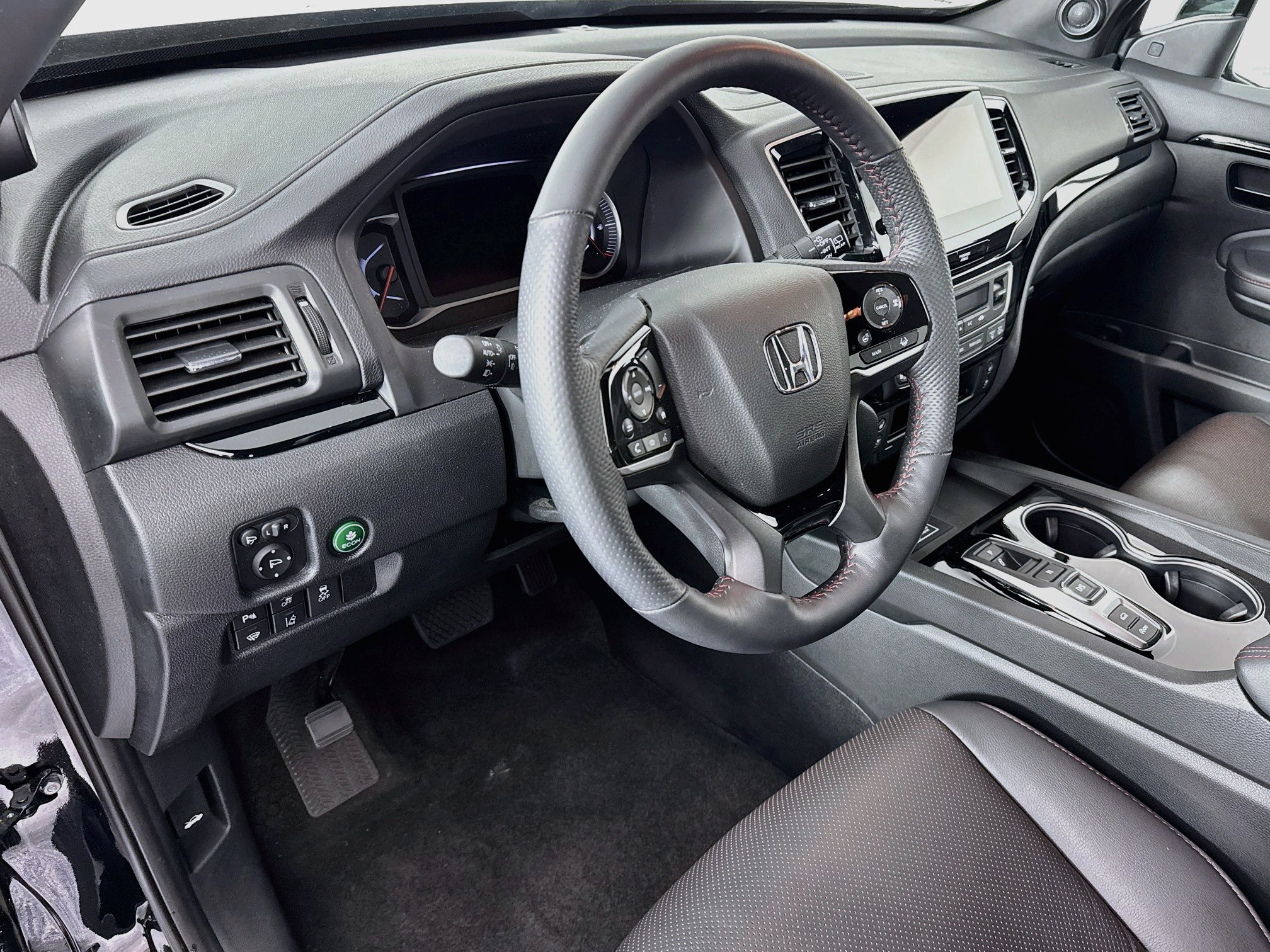 Certified 2025 Honda Passport Black Edition image 9