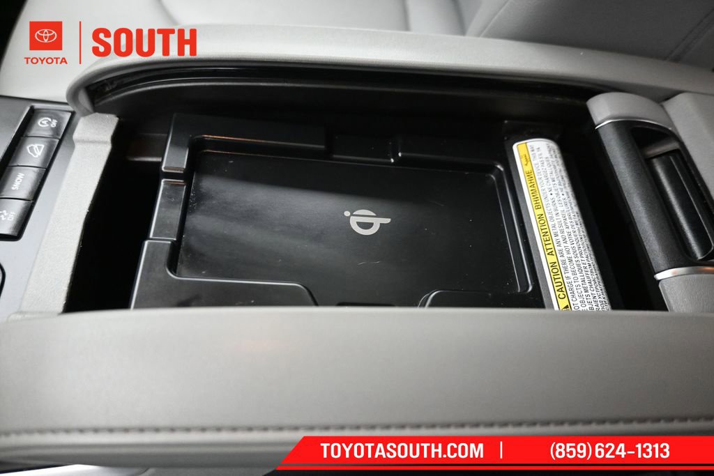 Used 2022 Toyota Highlander XLE AWD/4WD image 20