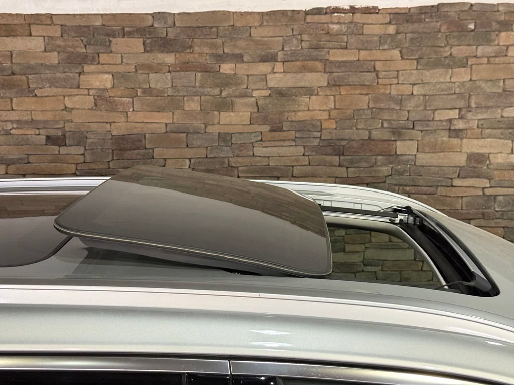Used 2024 Hyundai Palisade Limited AWD/4WD image 2
