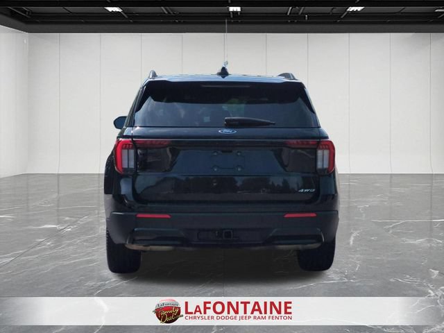 Used 2025 Ford Explorer ST-Line w/ ST-Line Street Pack AWD/4WD image 4