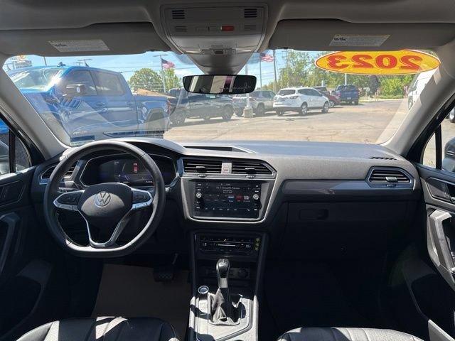 Used 2023 Volkswagen Tiguan SE w/ Panoramic Sunroof Package FWD image 26