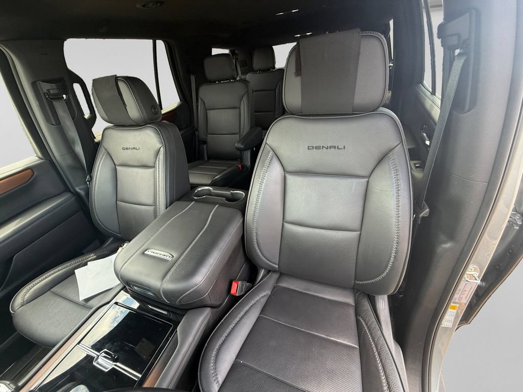 Used 2025 GMC Yukon Denali AWD/4WD image 23