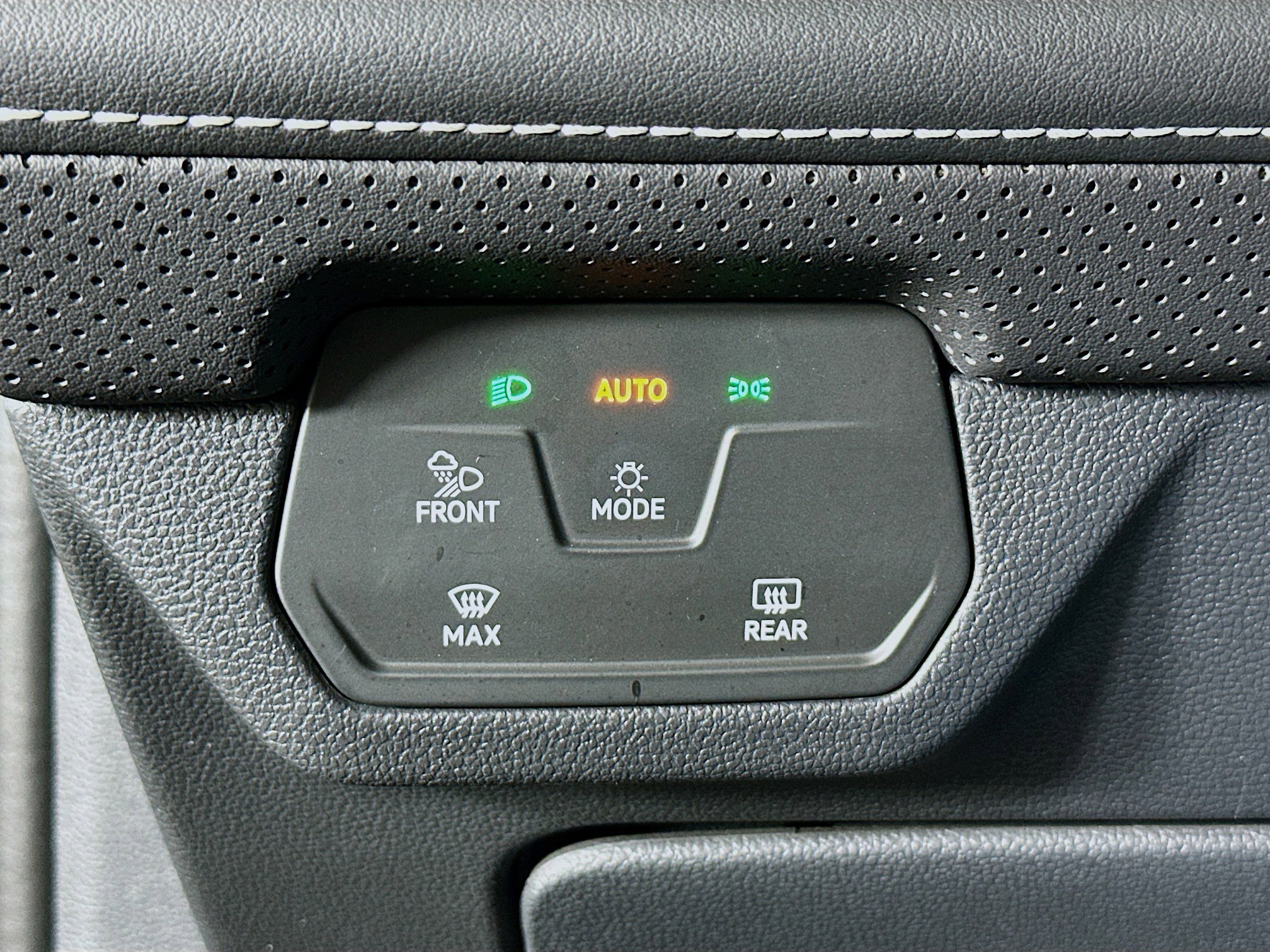 Used 2024 Volkswagen Atlas SE image 17