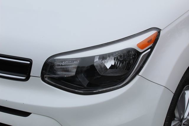 Used 2017 Kia Soul + image 10