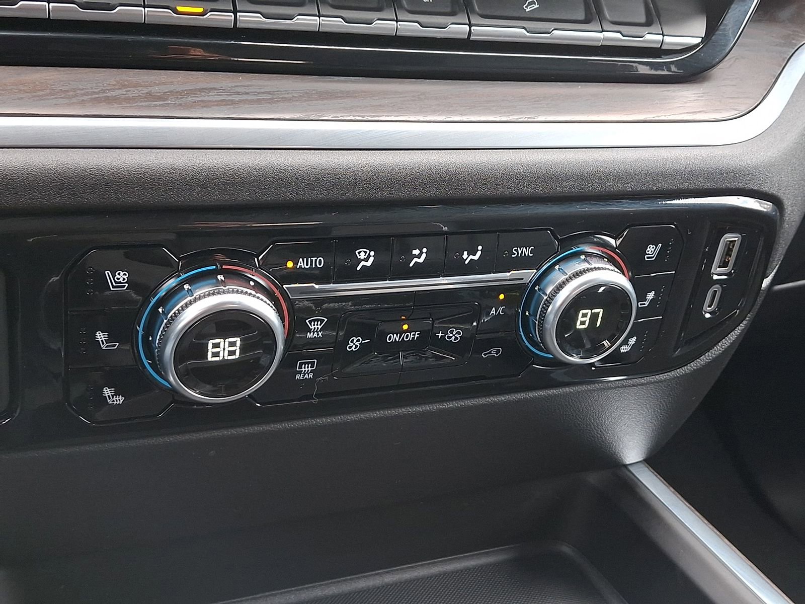 New 2026 GMC Sierra 2500 SLT w/ SLT Premium Package image 16