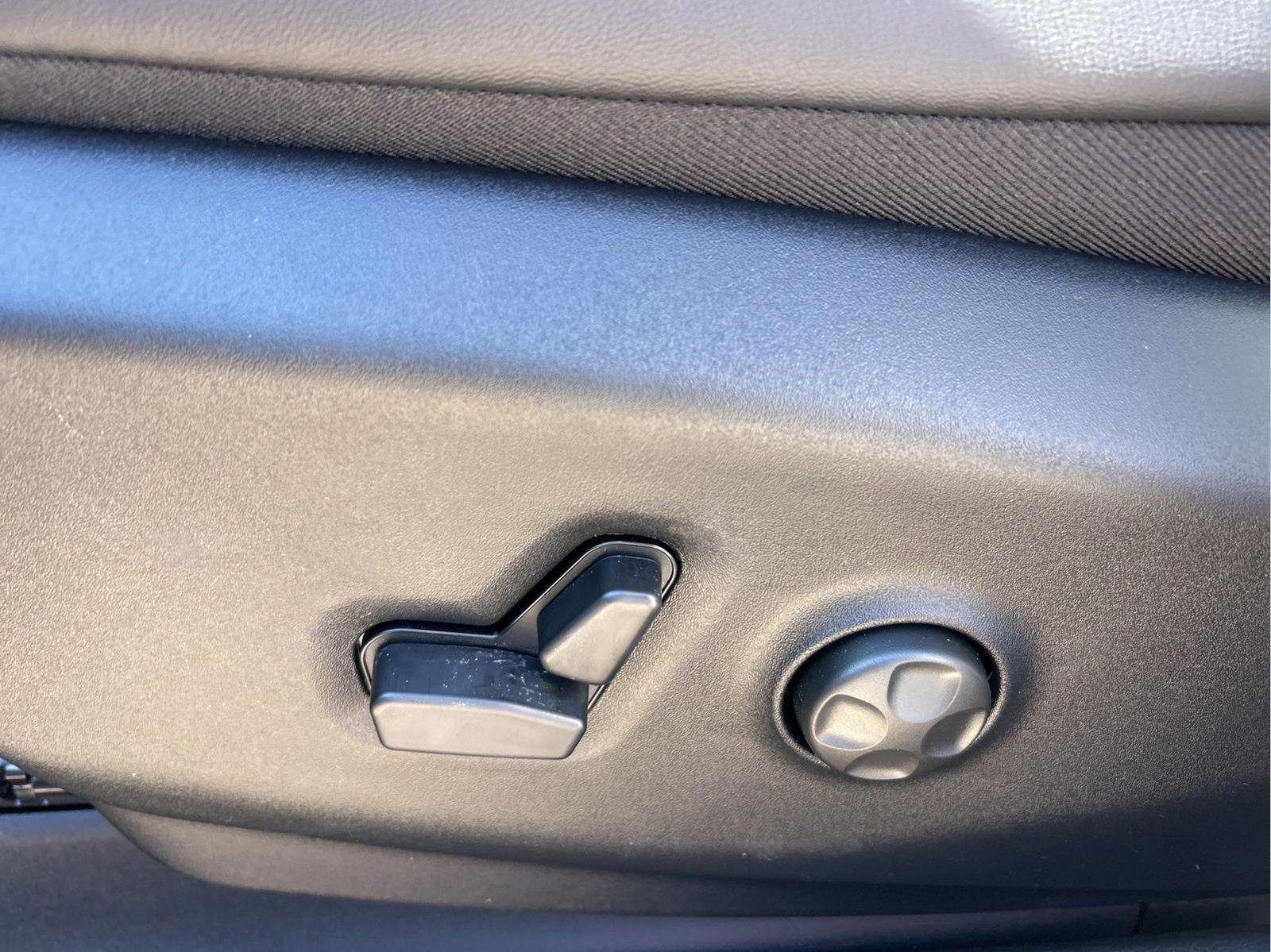 New 2026 Chrysler Voyager LX image 31