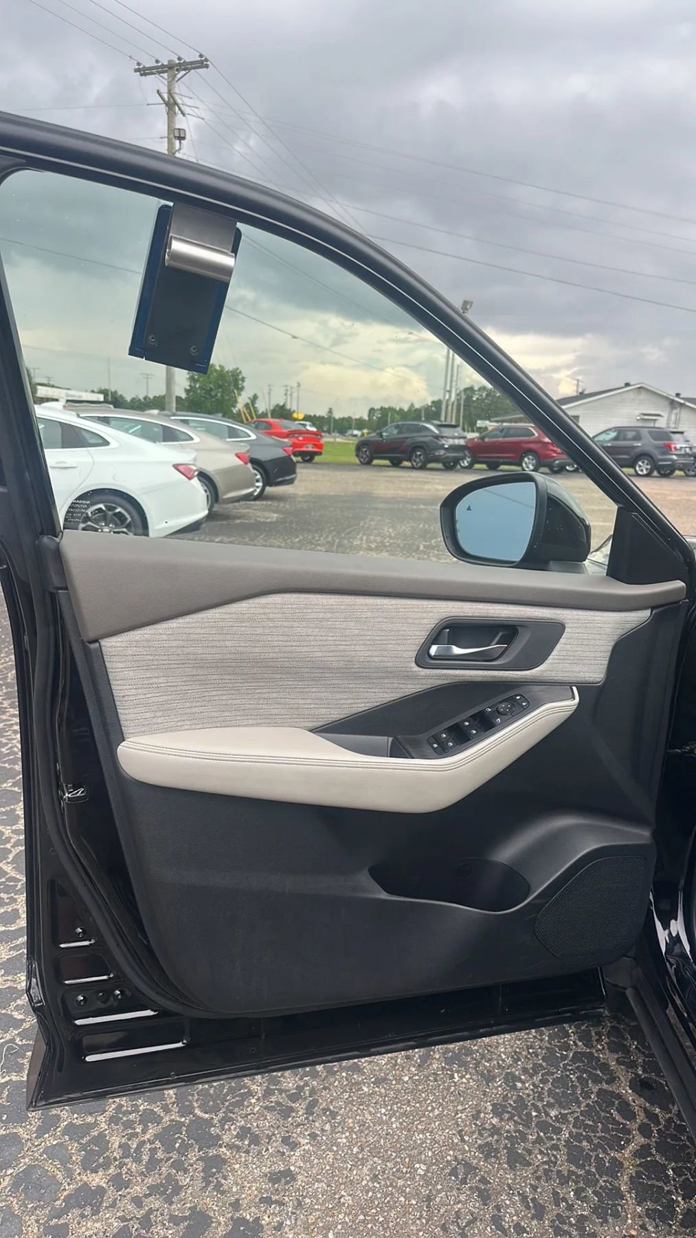 Used 2023 Nissan Rogue SV image 10