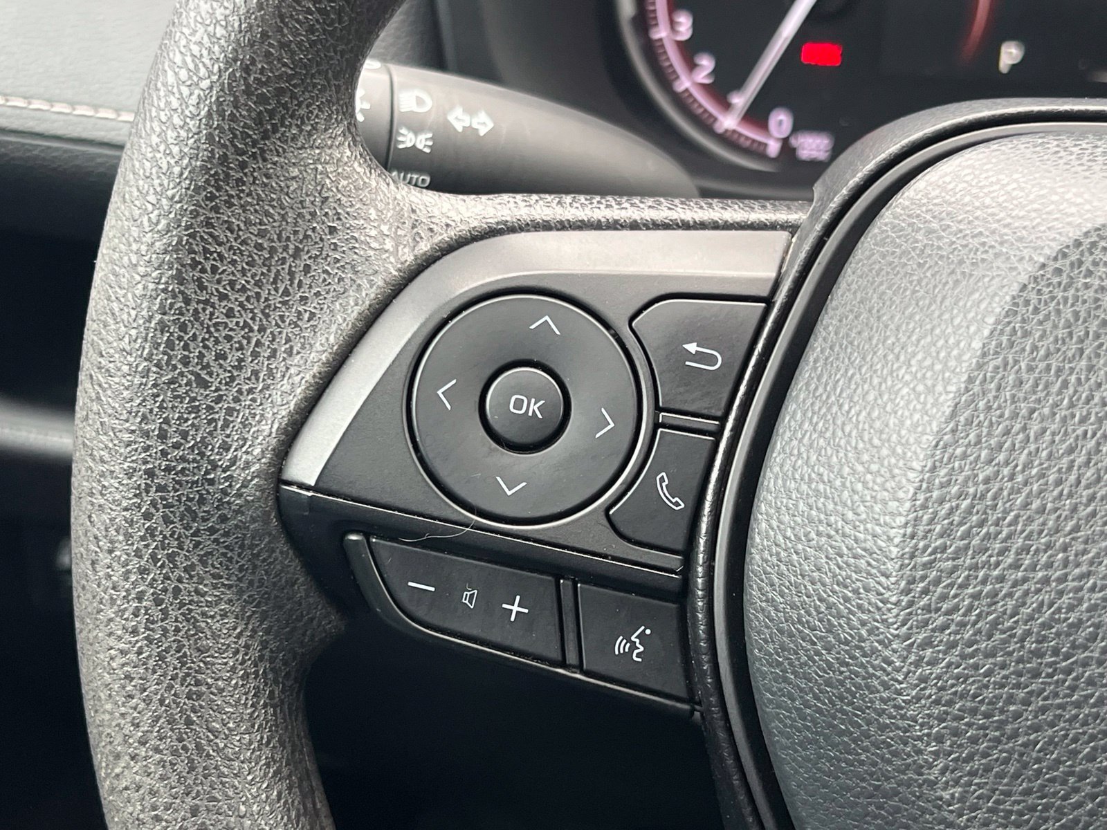 Used 2025 Toyota RAV4 XLE FWD image 26