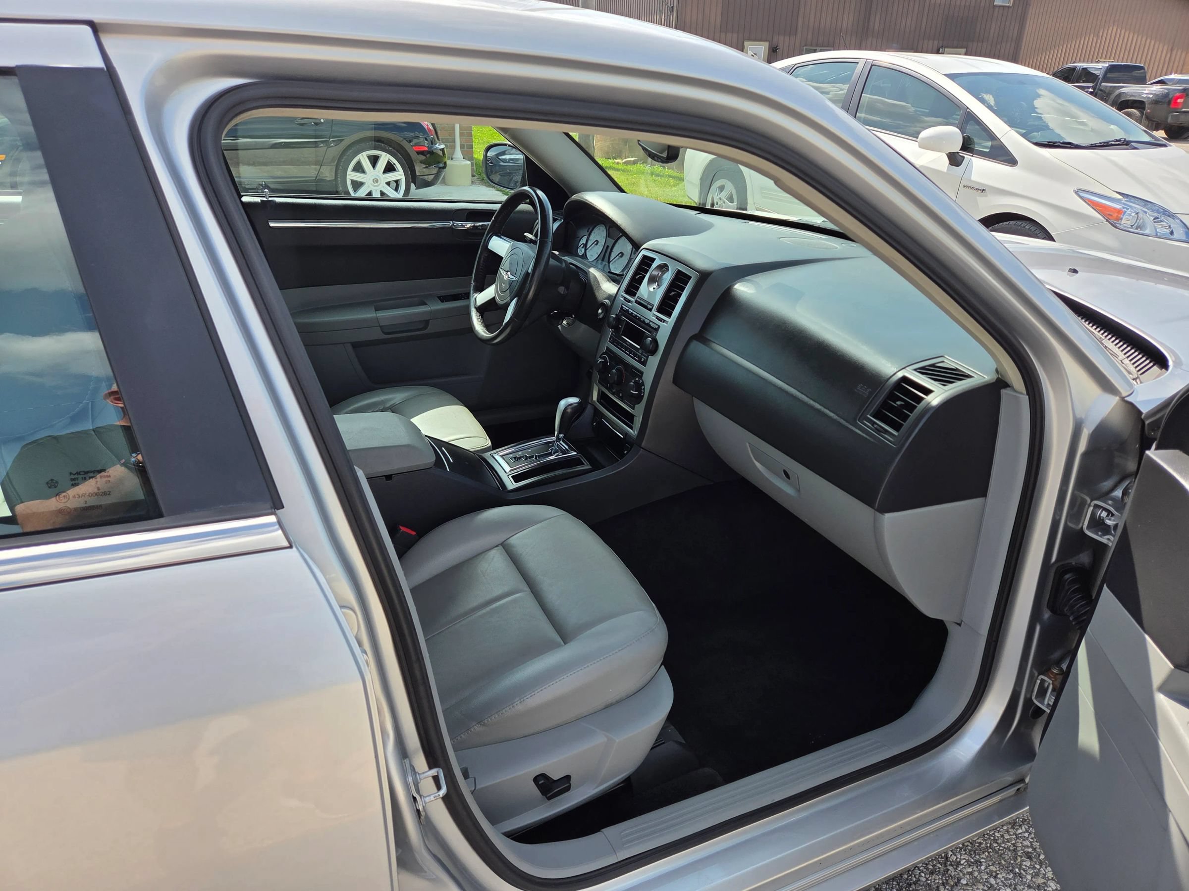 Used 2007 Chrysler 300 Touring w/ Comfort/Convenience Group RWD image 21