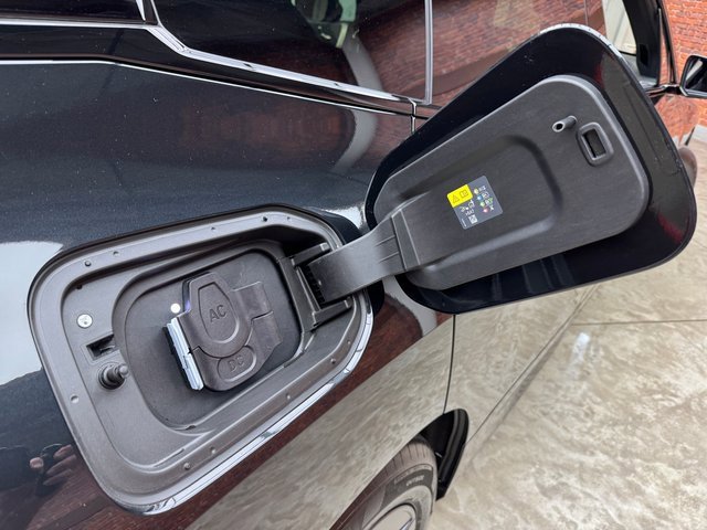 Used 2026 BMW iX xDrive60 image 27