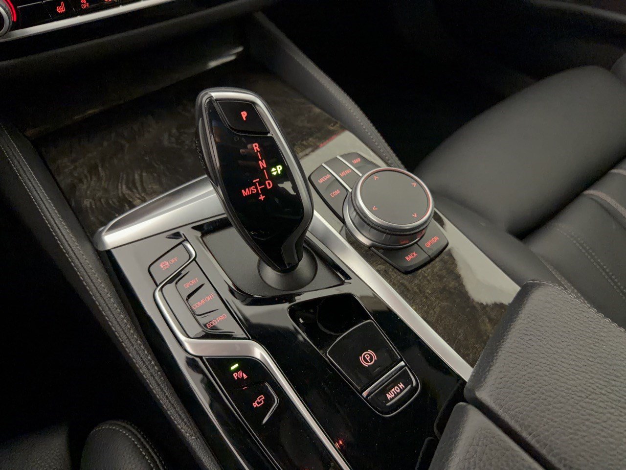 Used 2021 BMW 530i w/ M Sport Package RWD image 21