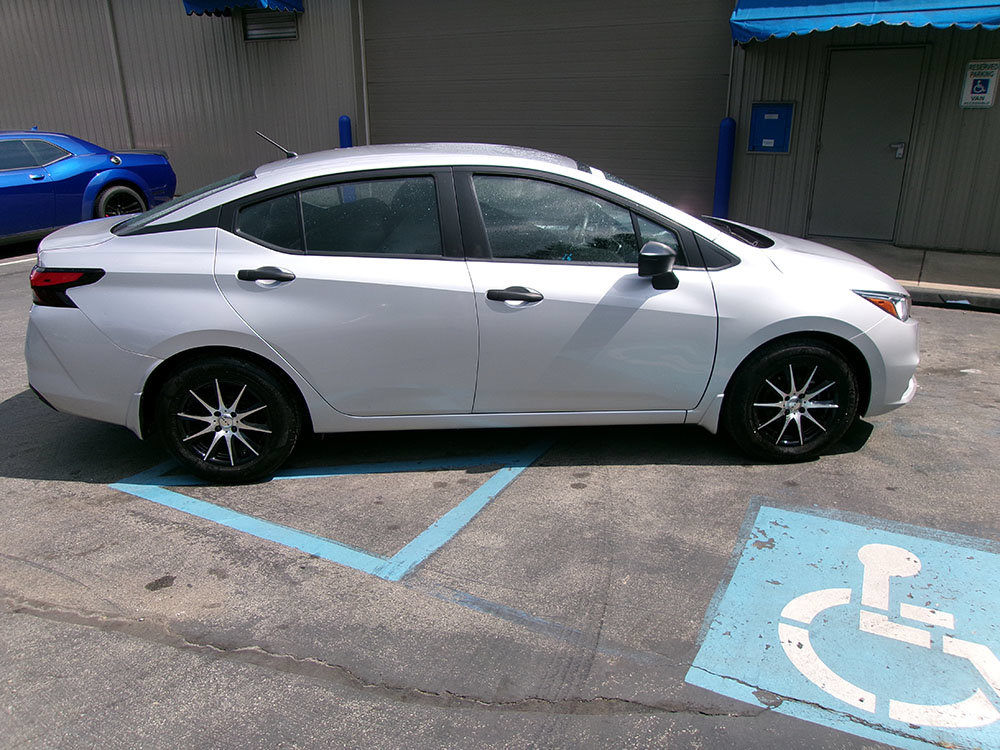 Used 2021 Nissan Versa S FWD image 6