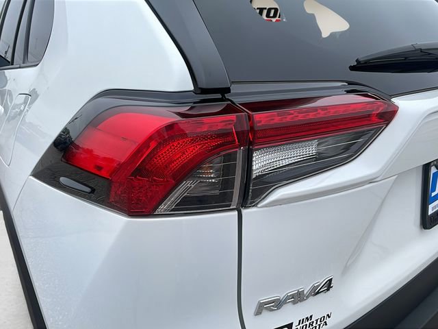 Used 2021 Toyota RAV4 LE image 11