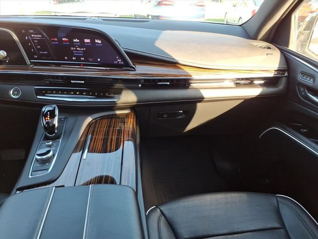 Used 2024 Cadillac Escalade Premium Luxury w/ Performance Package AWD/4WD image 18