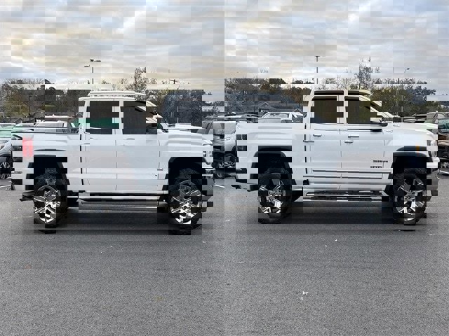 Used 2018 GMC Sierra 1500 SLT image 2