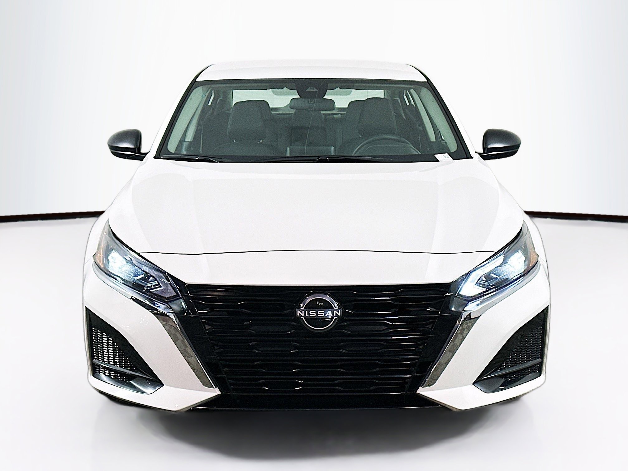 Used 2025 Nissan Altima 2.5 SV image 2