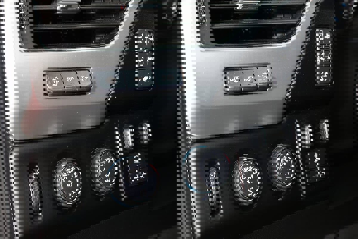 Used 2019 Chevrolet Suburban Premier image 26