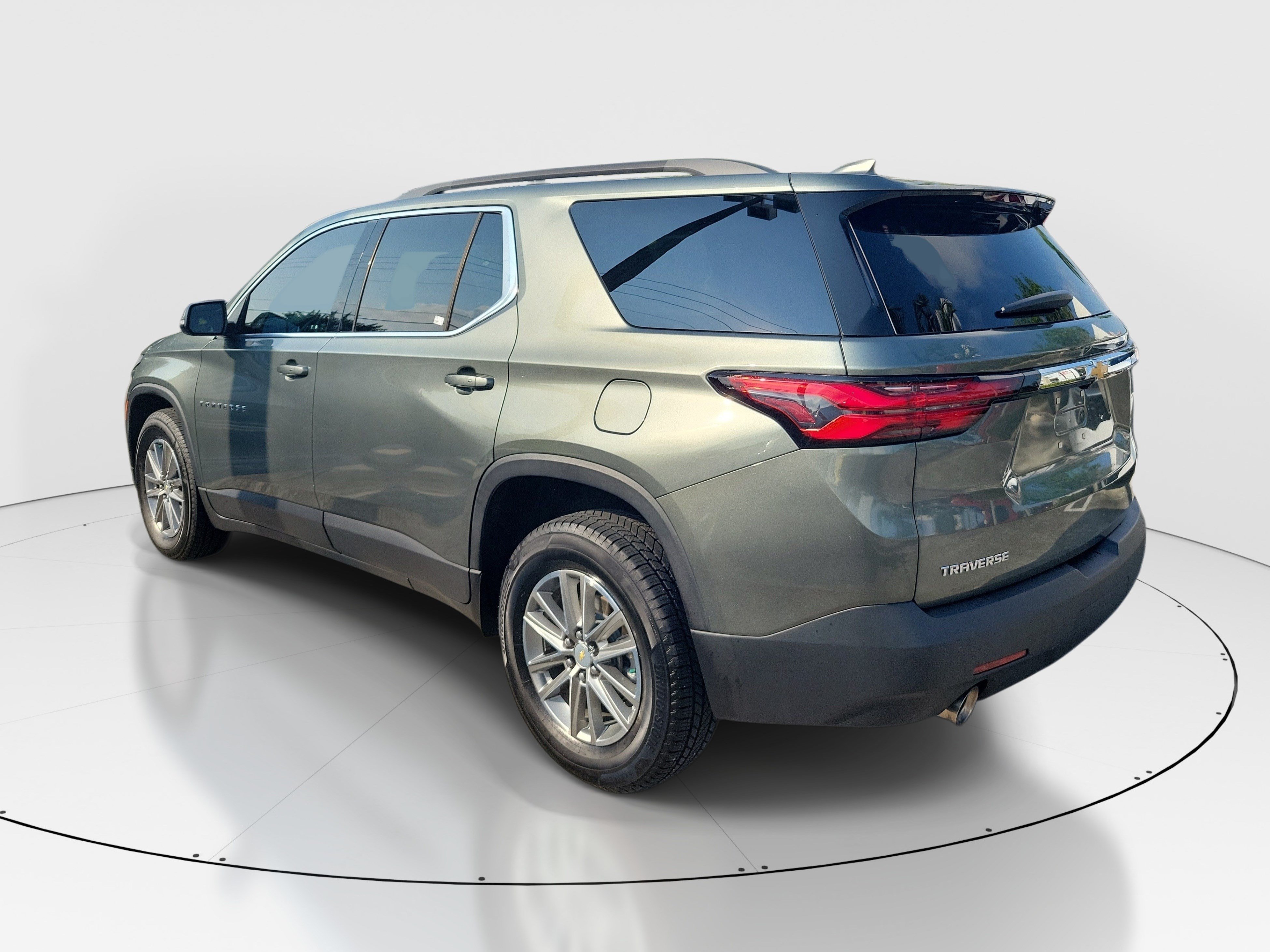 Used 2023 Chevrolet Traverse LT FWD image 5